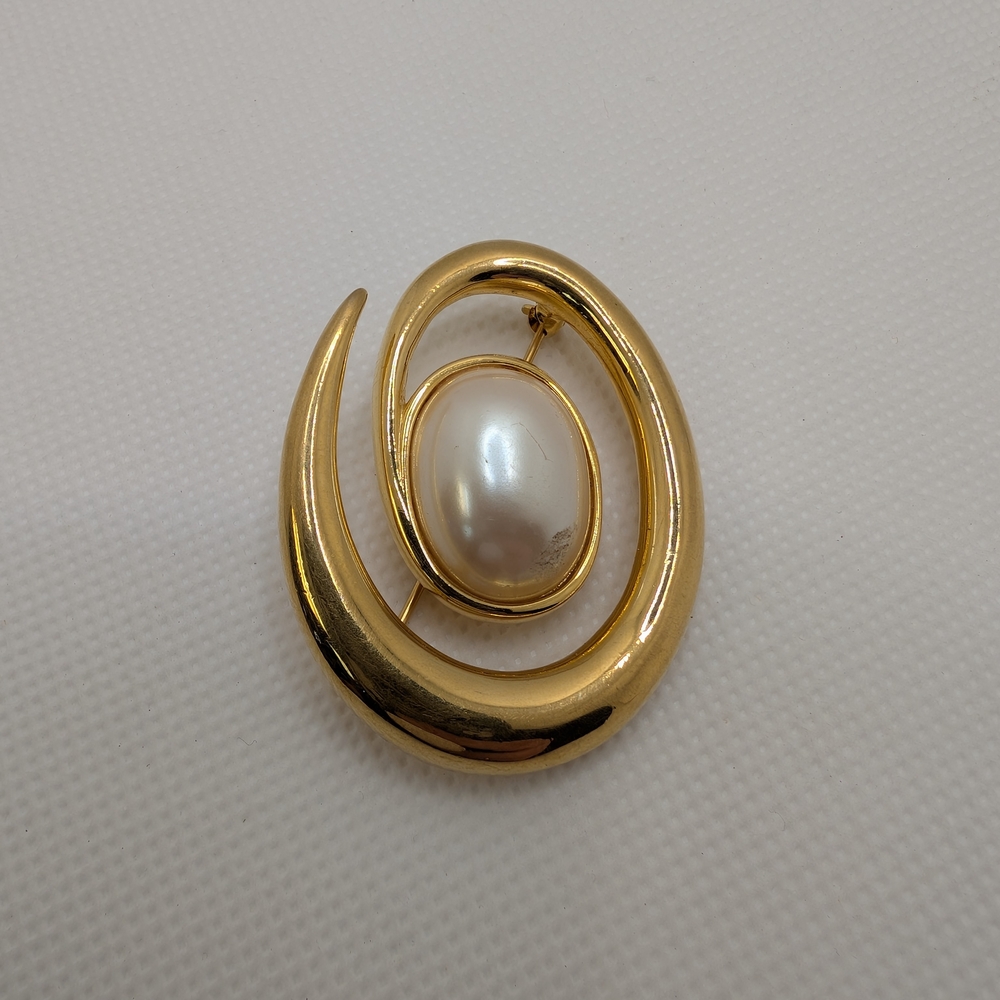Vintage Monet Spiral Galaxy Faux Pearl Gold Tone Pin Brooch Signed